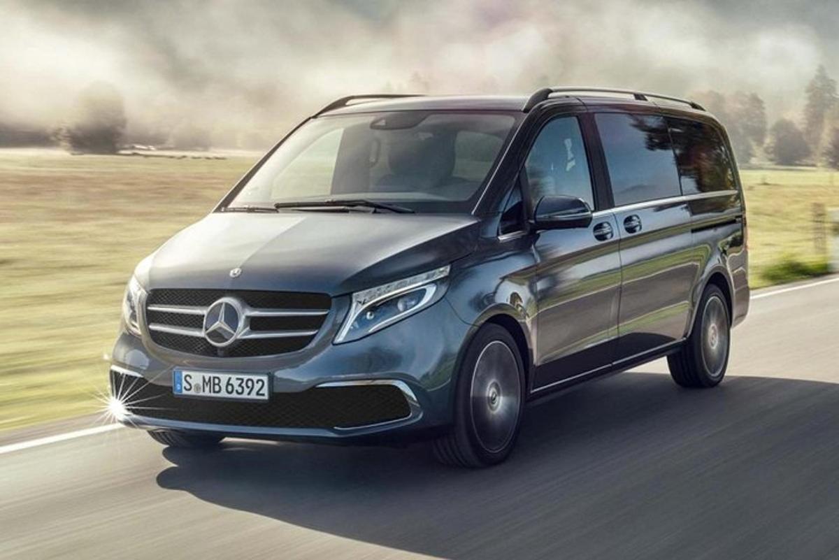 Private Chauffeured Luxury Minivan to Windsor Castle from London