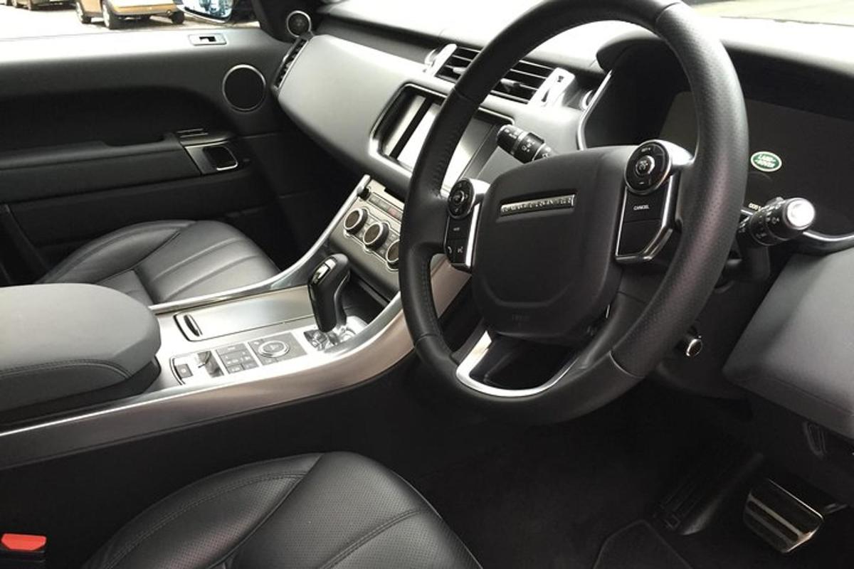 Luxury Range Rover at your Disposal in London for Full Day City Tour