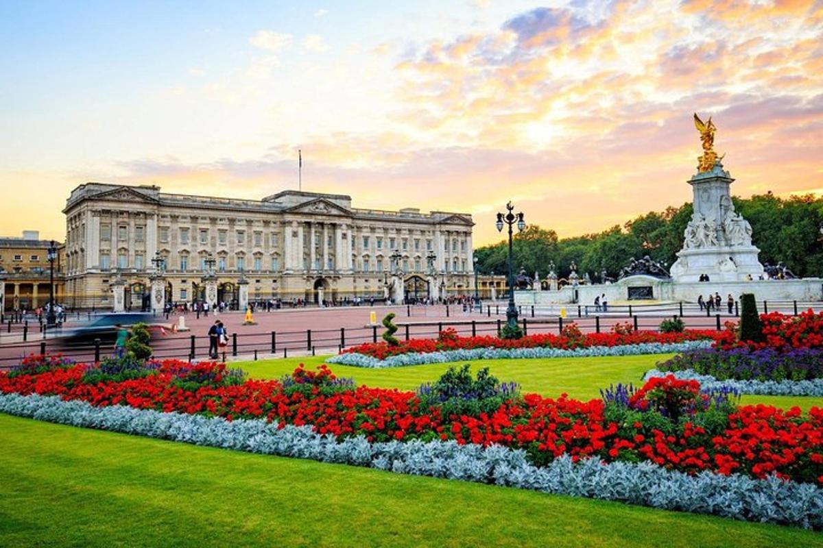 Luxury Range Rover at your Disposal in London for Full Day City Tour