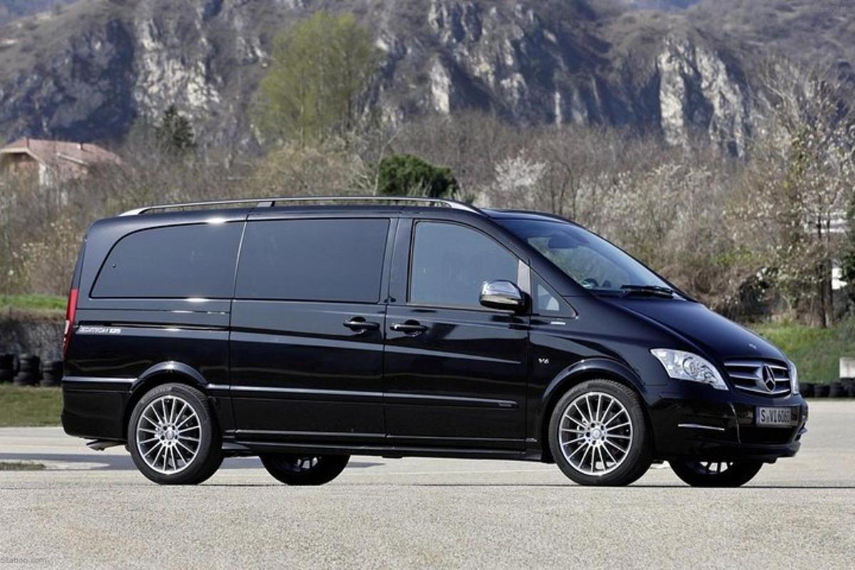 Private Chauffeured Day Trip to Brighton Pier from London in a Luxury Minivan