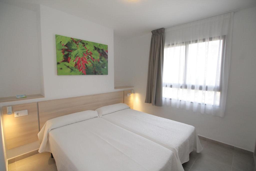 7 nights Spain bed and breakfast (Click Benidorm Vistamar Apartments) flights included