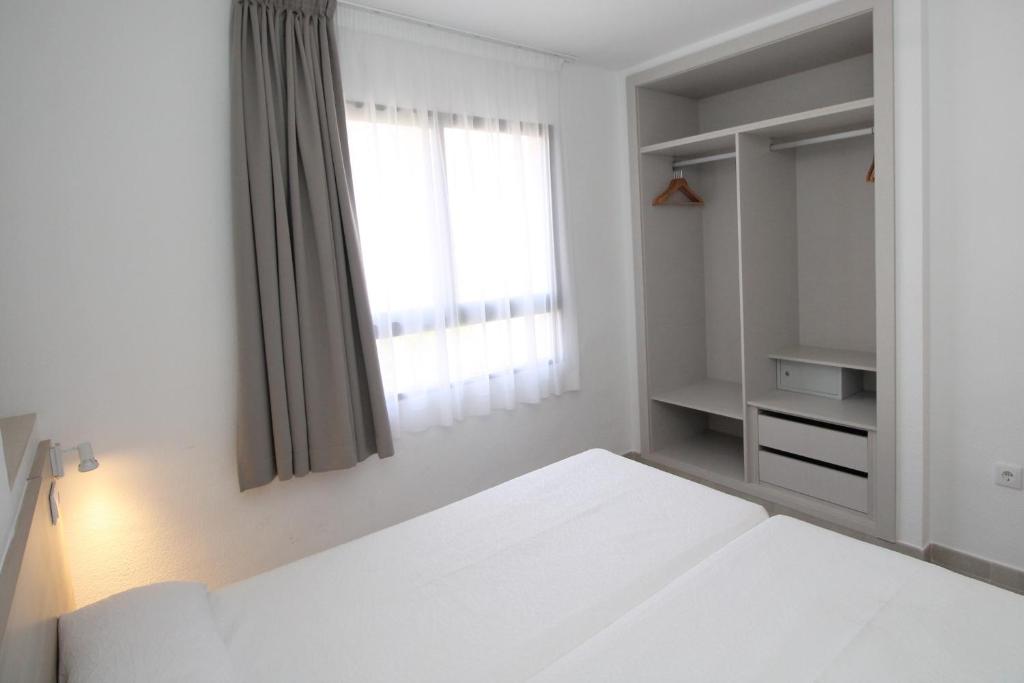 7 nights Spain bed and breakfast (Click Benidorm Vistamar Apartments) flights included