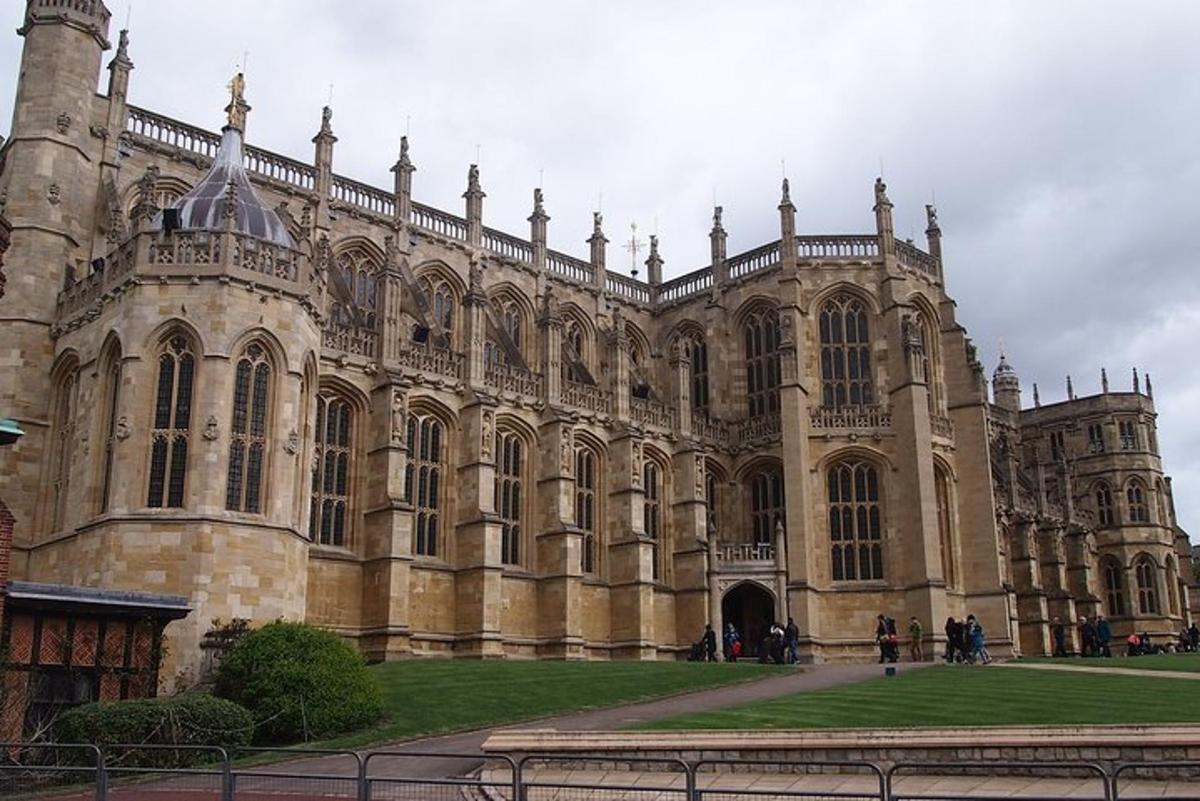 Windsor Castle, Stonehenge & Roman Baths Private Tour