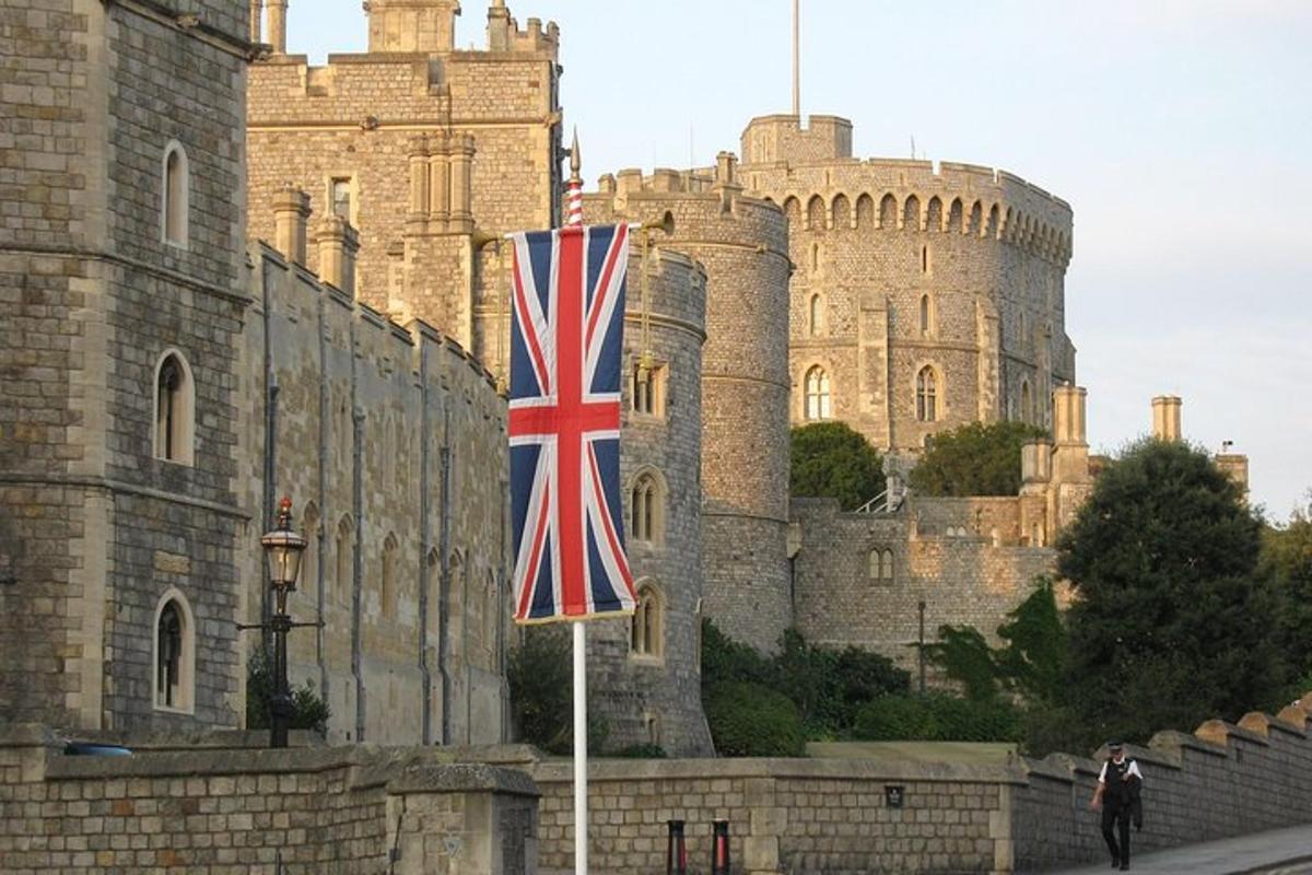Windsor Castle, Stonehenge & Roman Baths Private Tour