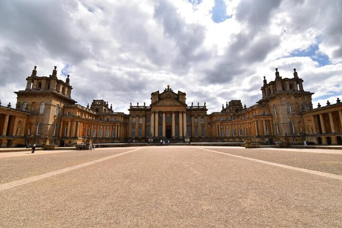 Private Blenheim Palace, the birthplace of Winston Churchill, Tour from London.