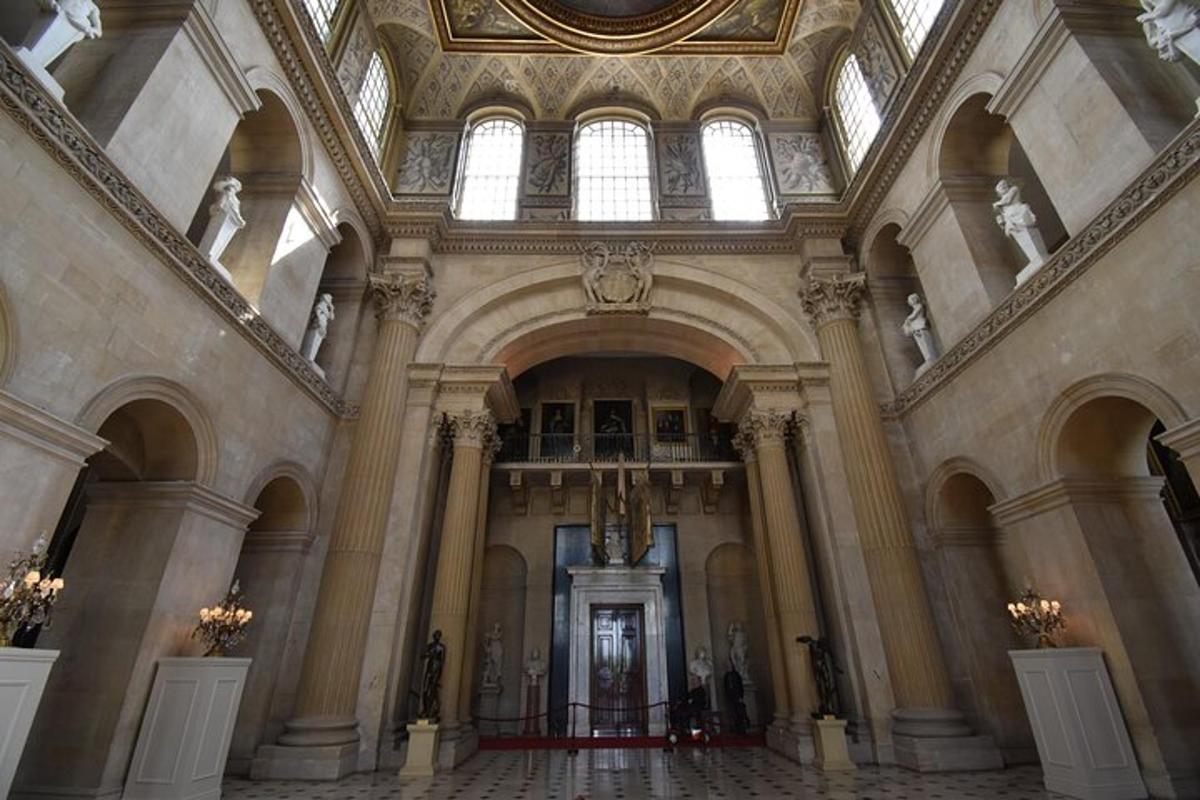 Private Blenheim Palace, the birthplace of Winston Churchill, Tour from London.