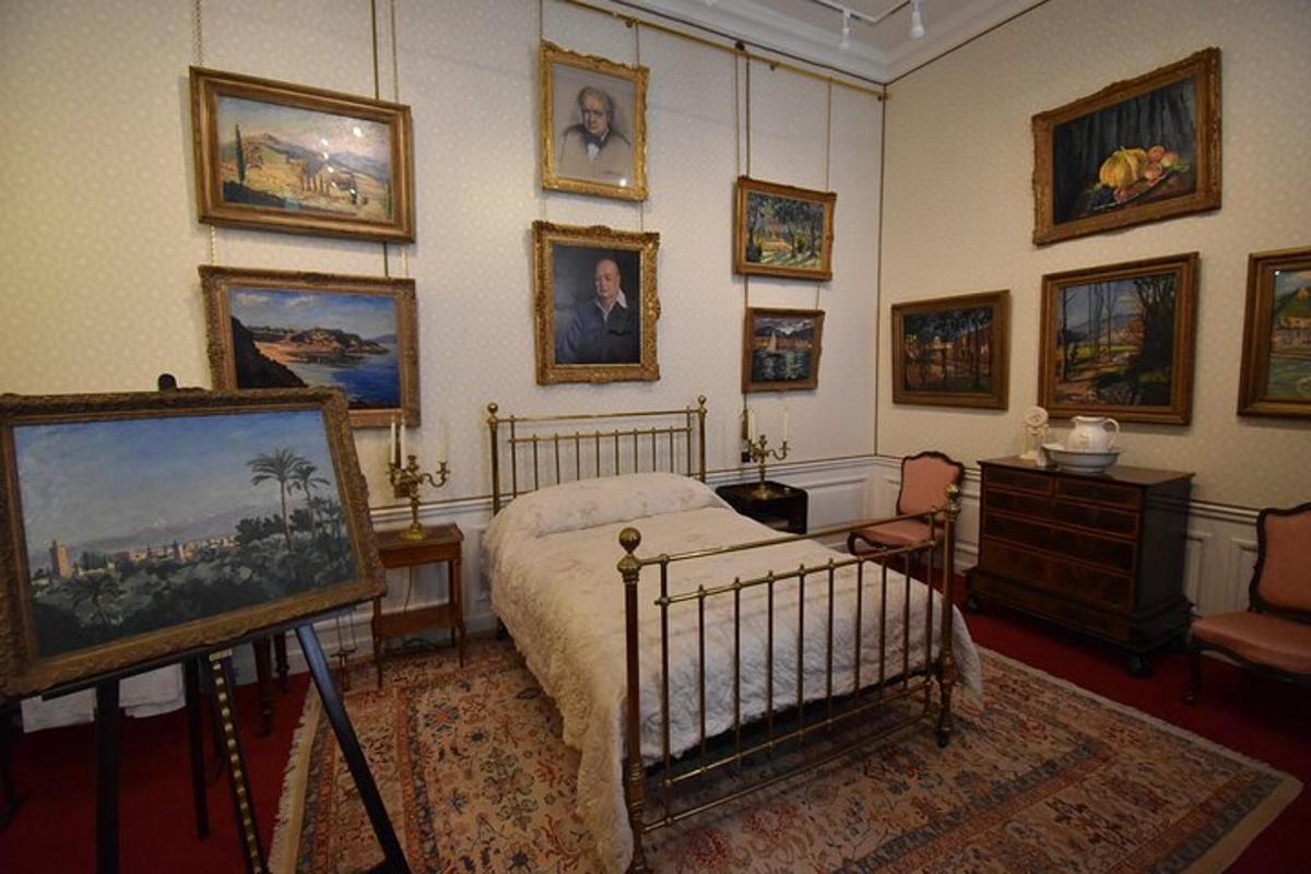 Private Blenheim Palace, the birthplace of Winston Churchill, Tour from London.