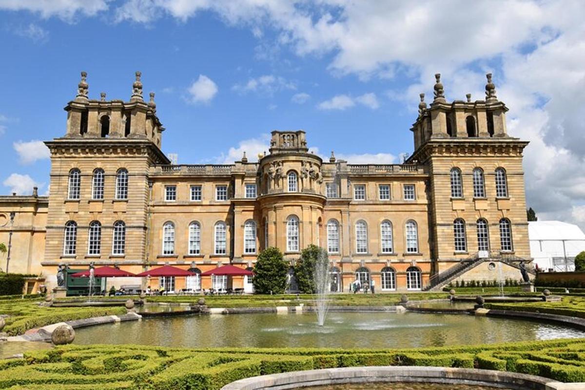 Private Blenheim Palace, the birthplace of Winston Churchill, Tour from London.
