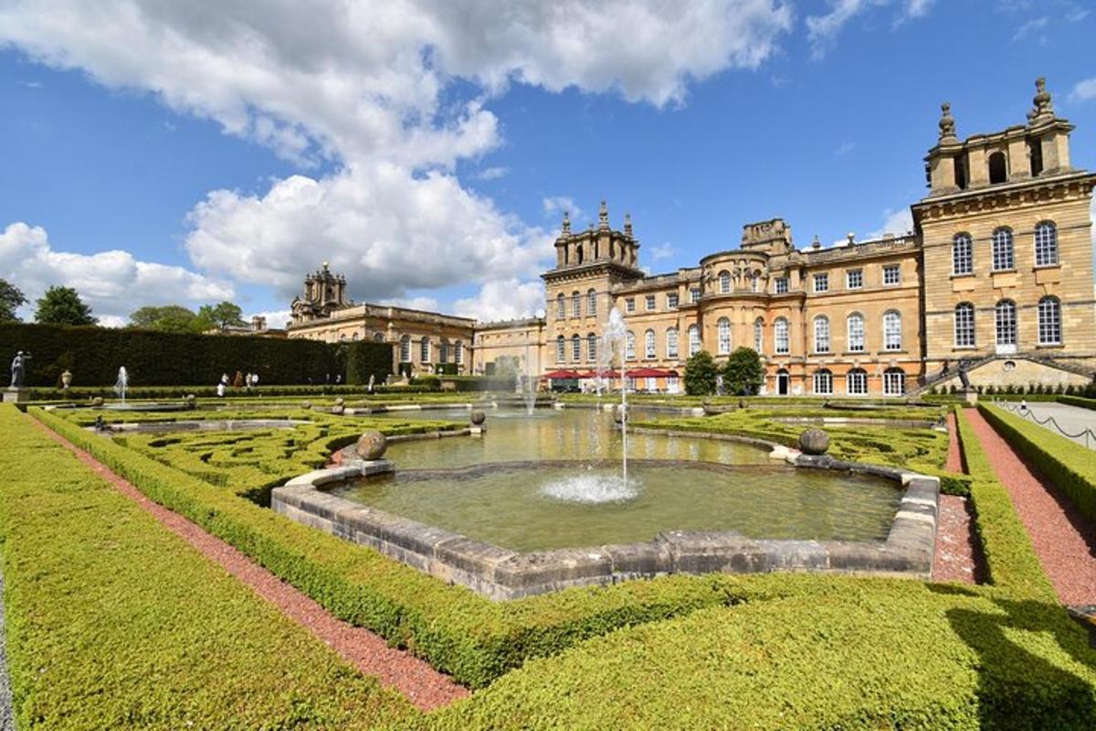 Private Blenheim Palace, the birthplace of Winston Churchill, Tour from London.