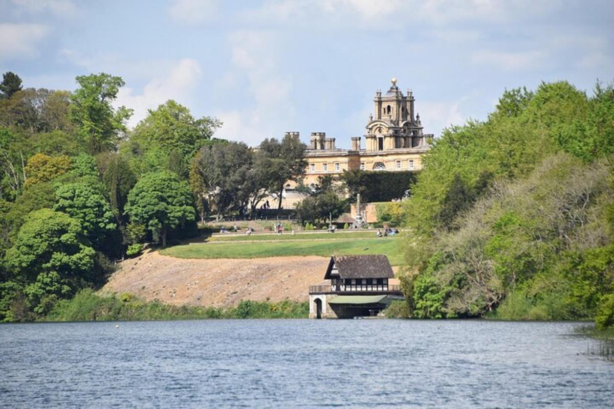 Private Blenheim Palace, the birthplace of Winston Churchill, Tour from London.