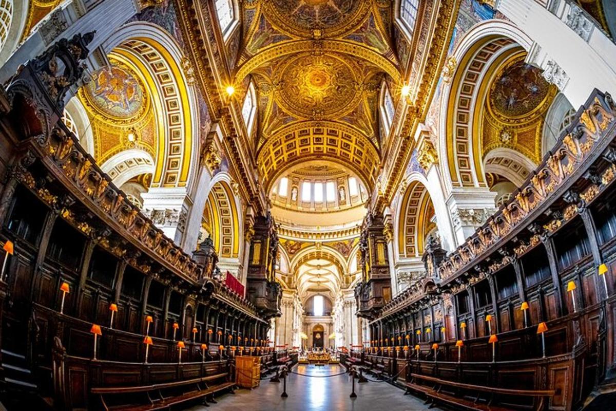 Top Churches of London Private Walking Tour with a Guide