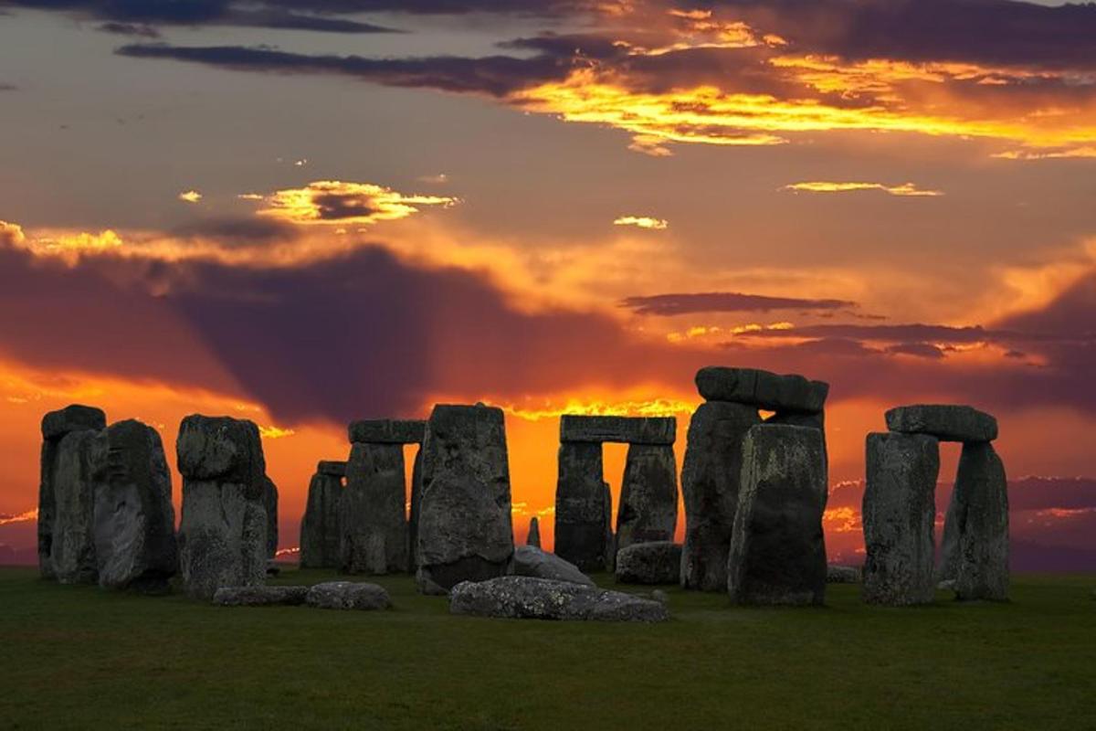 Stonehenge Summer Solstice Tour from London Sunset or Sunrise Viewing
