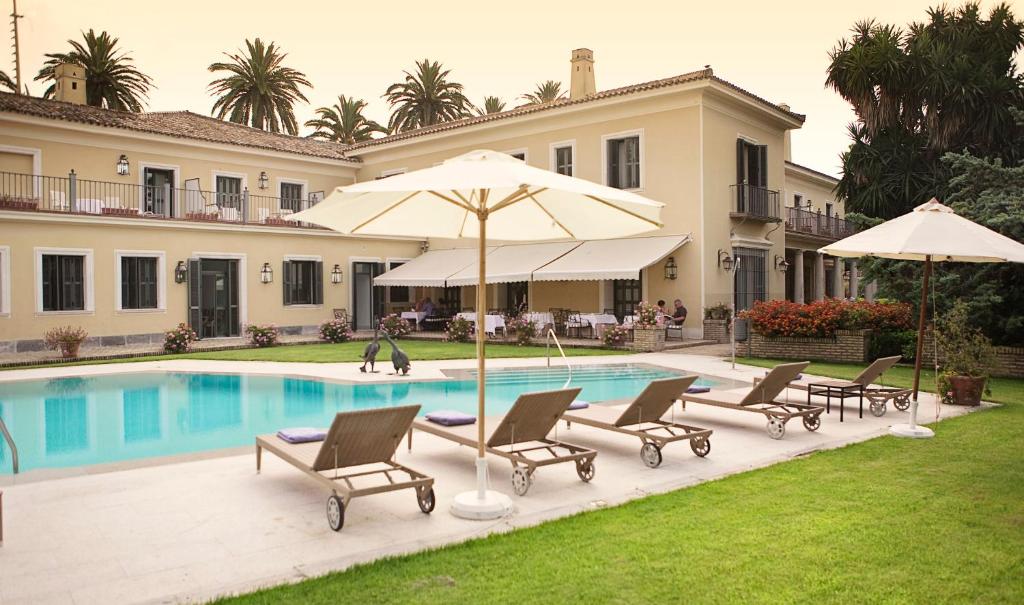 7 nights Spain bed and breakfast (Hotel Villa Jerez) flights included