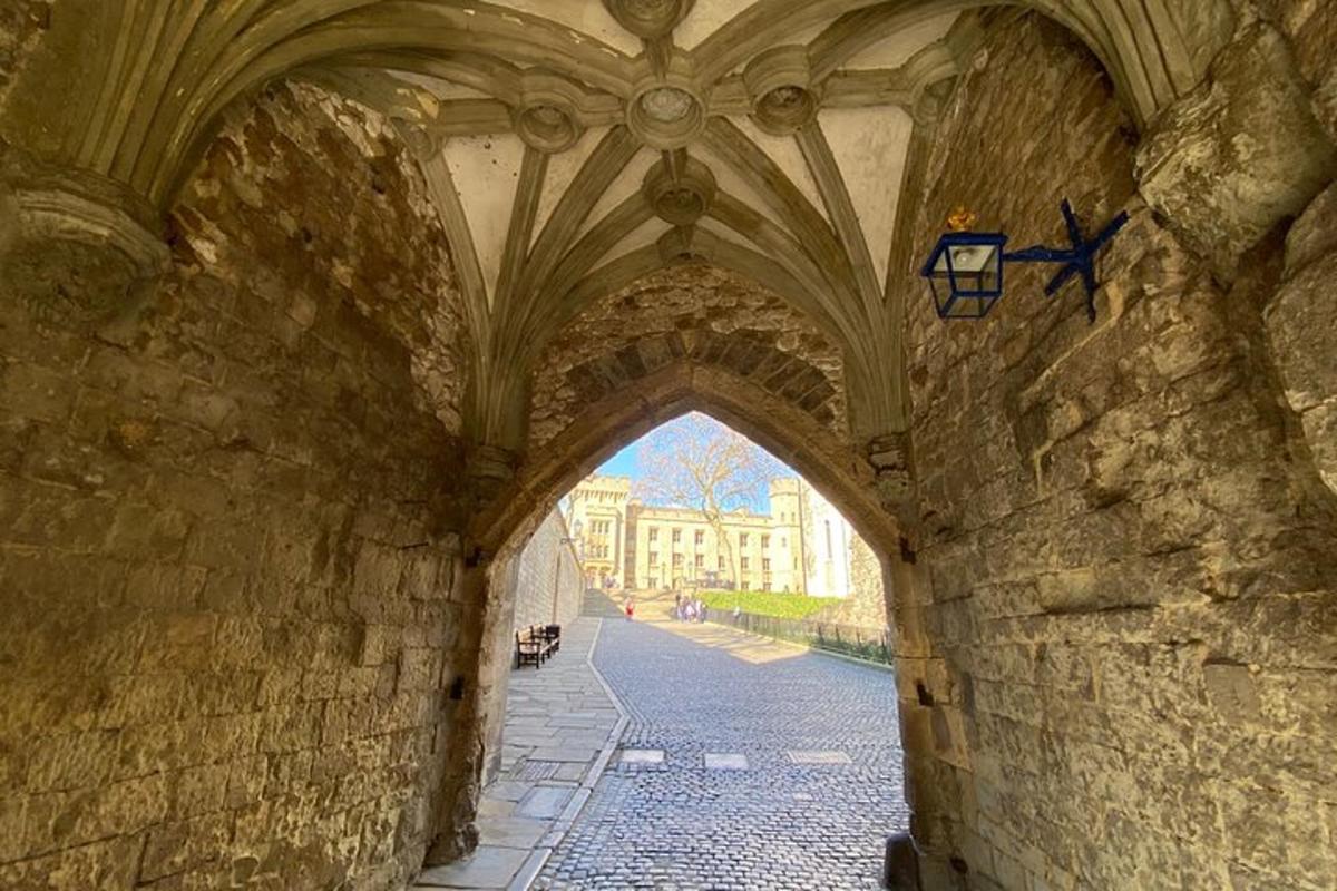 Tower of London & Westminster Abbey VIP Tour with expert guide