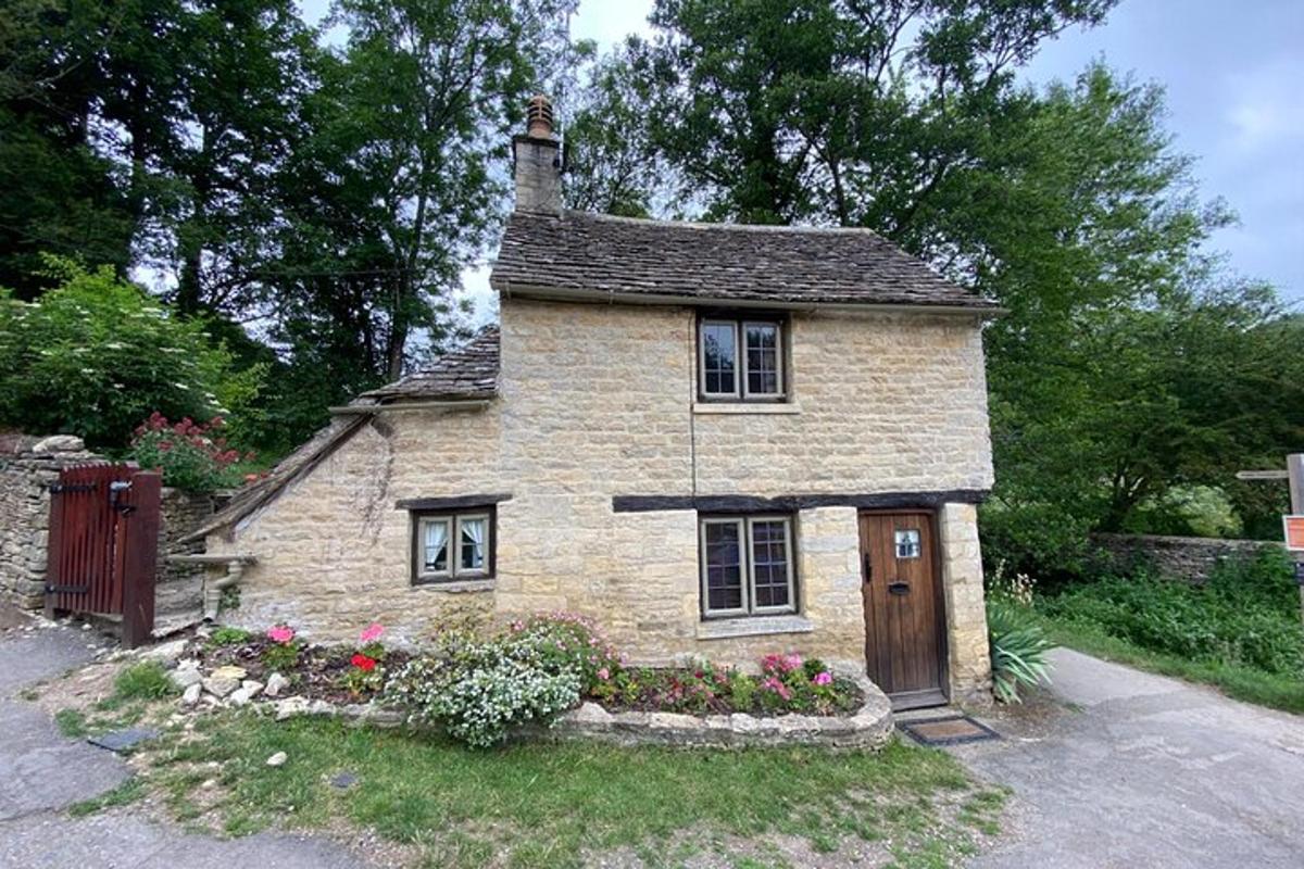 Private Cotswold Villages Day Tour see the beauty of the Villages
