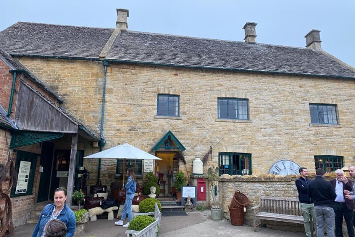 Private Cotswold Villages Day Tour see the beauty of the Villages