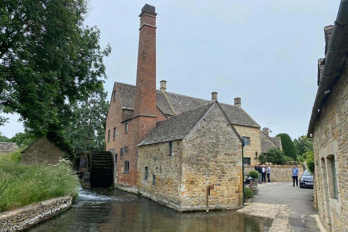 Private Cotswold Villages Day Tour see the beauty of the Villages