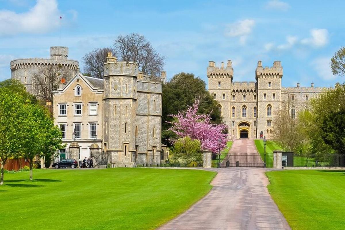 Private Windsor & Hampton Court with Pick Up and Drop Off
