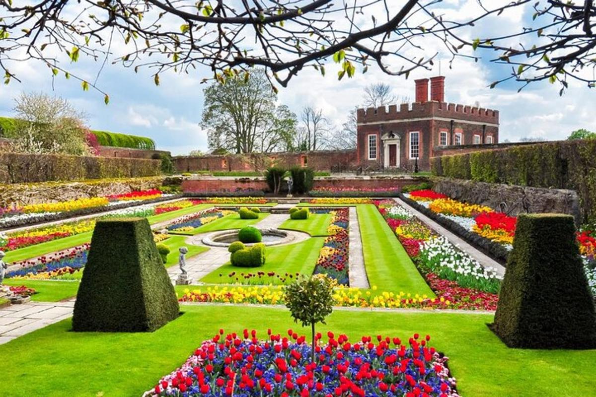 Private Windsor & Hampton Court with Pick Up and Drop Off