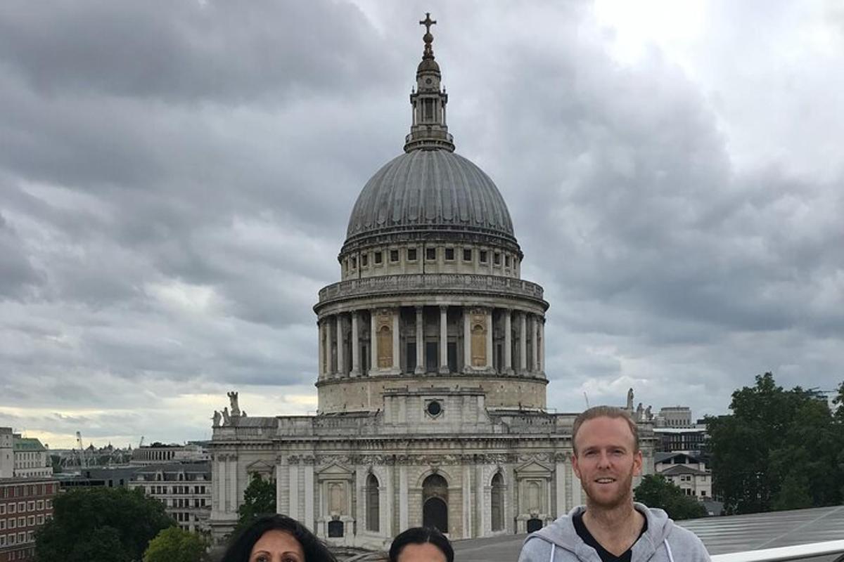 Private London Tours by experienced guide in hybrid London Taxi