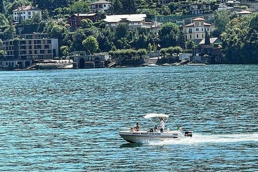 1 Hour Boat Rental Without License 40hp Engine on Lake Como