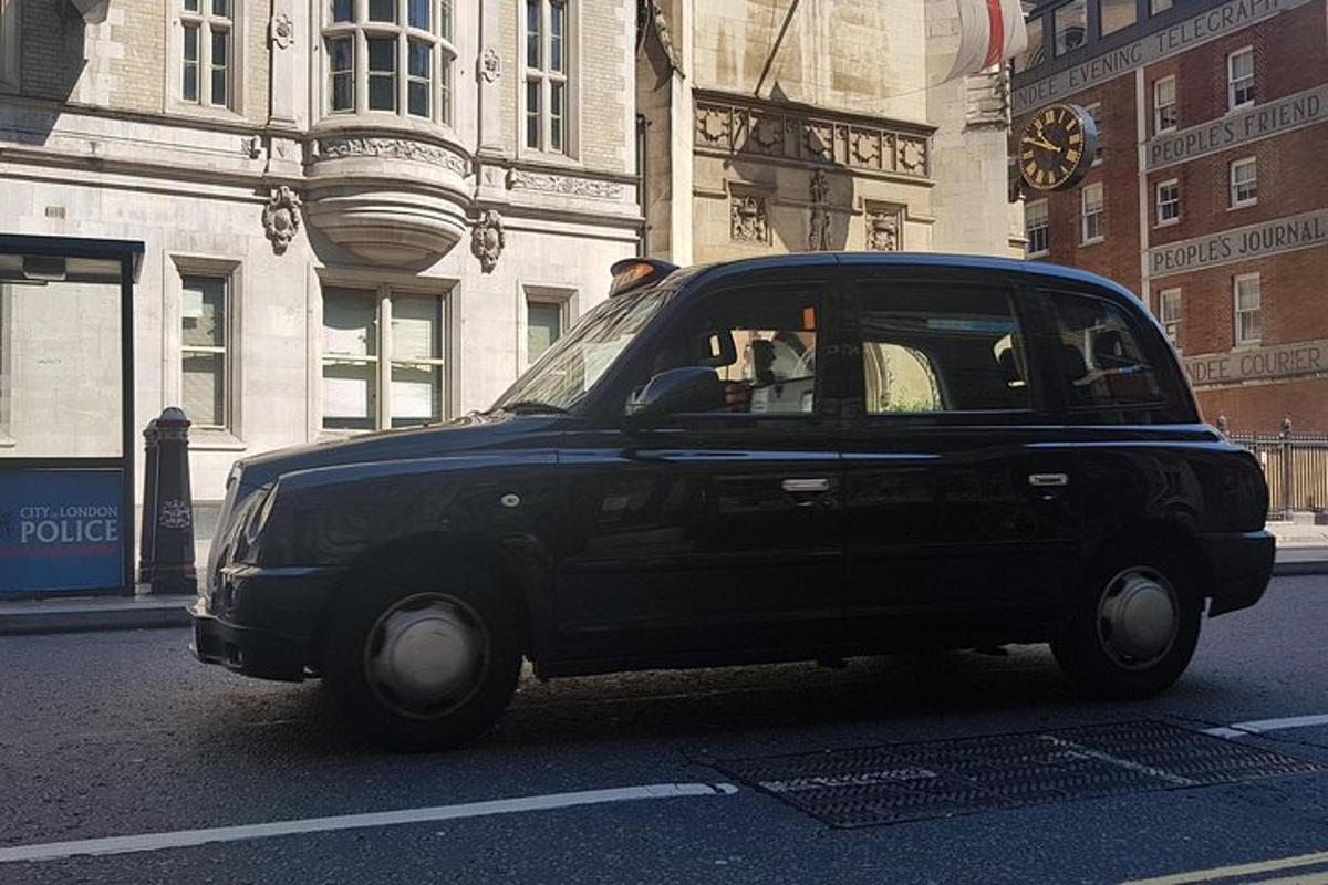 Black Cab Tour of London - Narrated Taxi Tour Guide - History Sightseeing