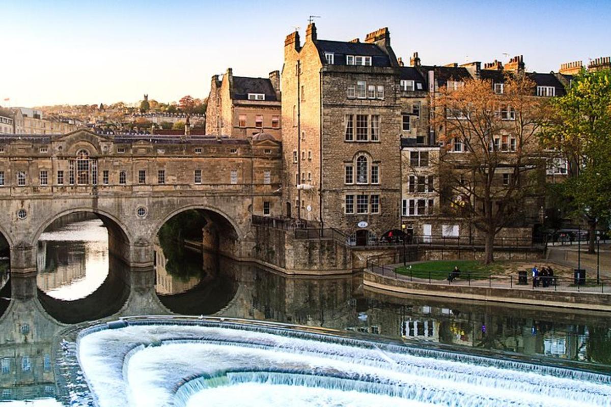 Private Tour to Stonehenge, Bath and The Cotswolds