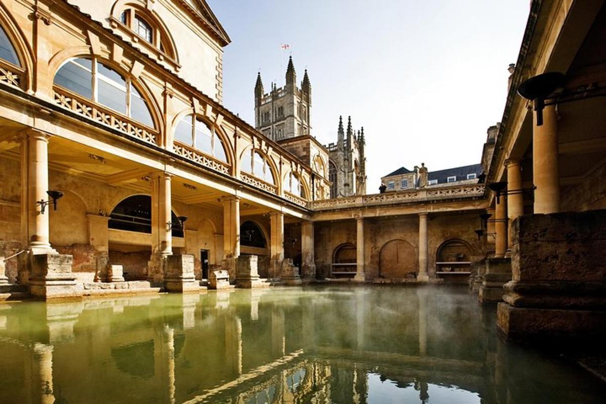 Private Tour to Stonehenge, Bath and The Cotswolds