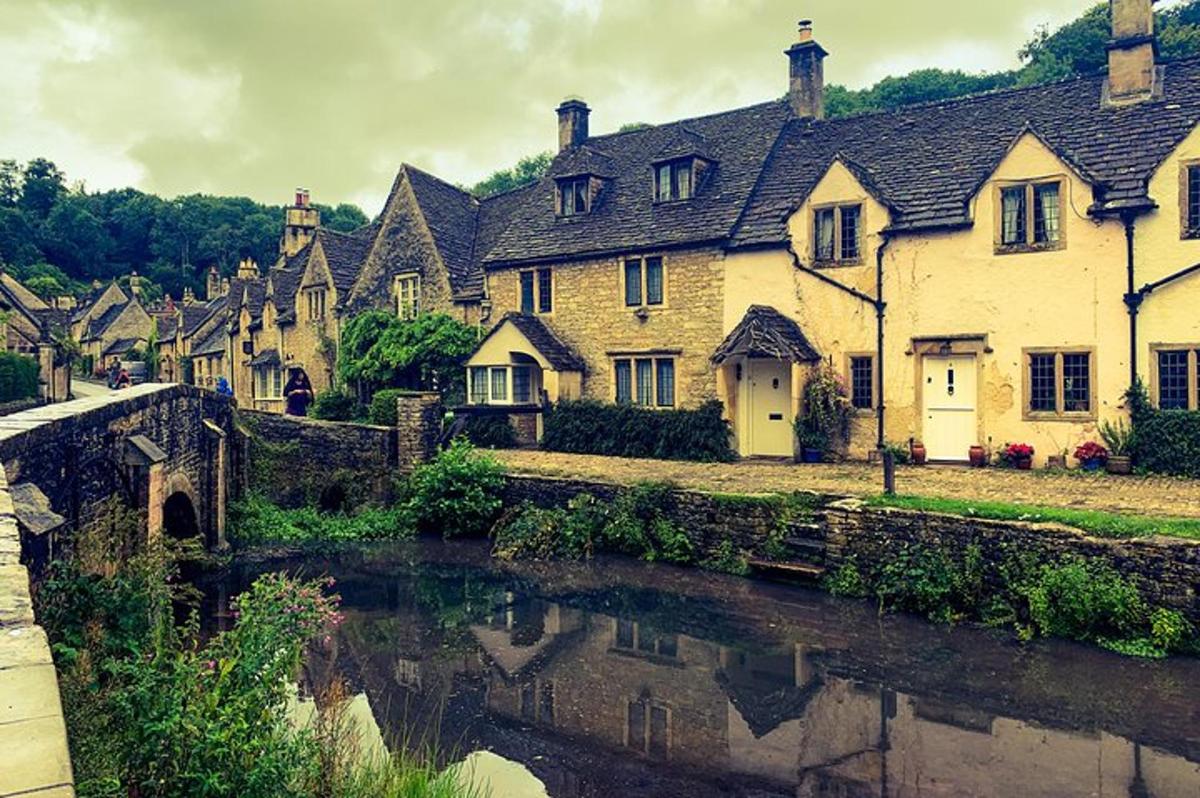 Private Tour to Stonehenge, Bath and The Cotswolds