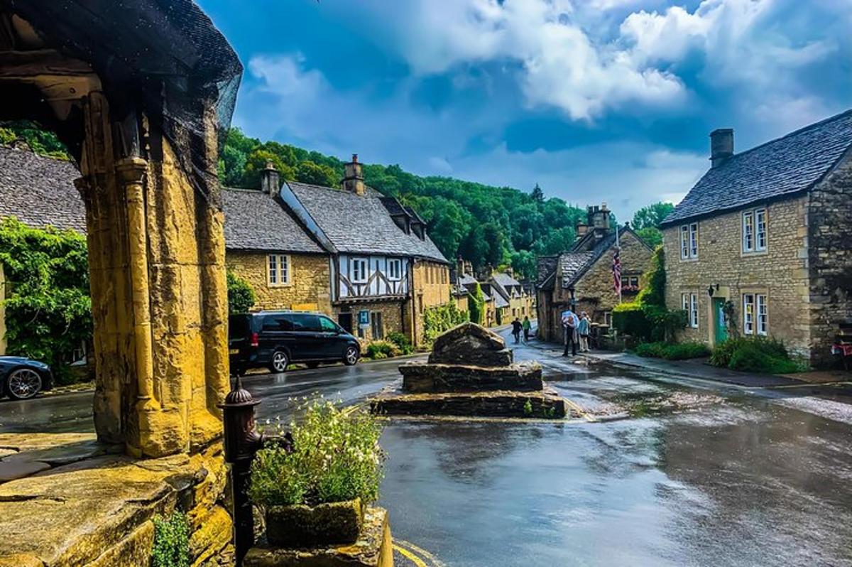 Private Tour to Stonehenge, Bath and The Cotswolds