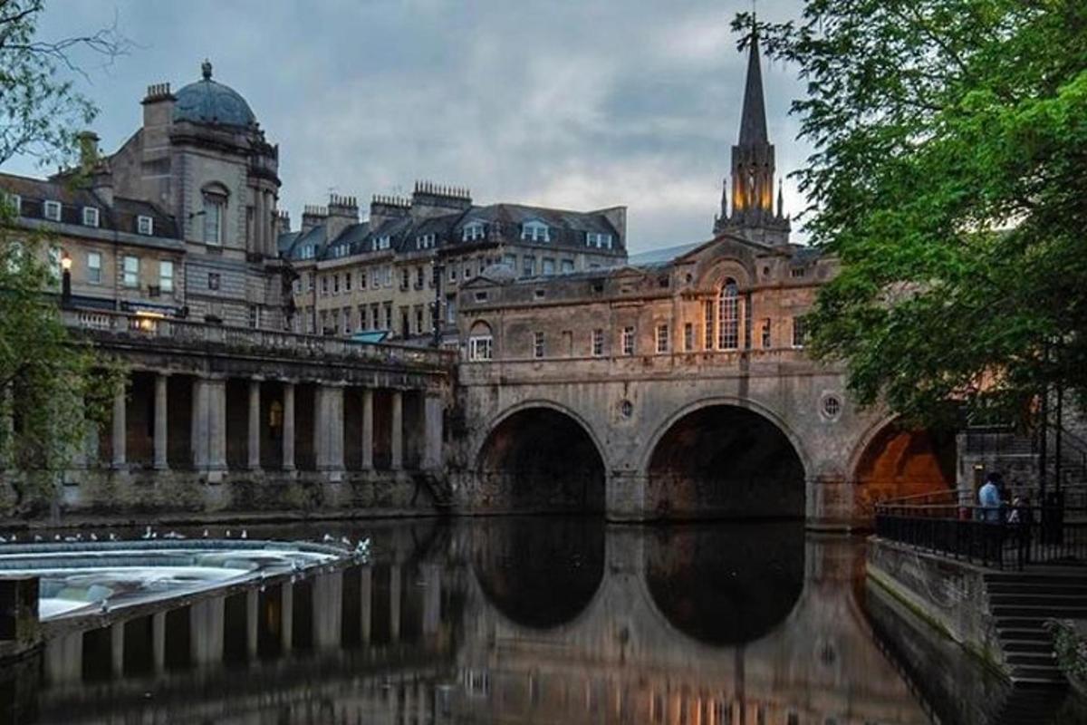 Private Tour to Stonehenge, Bath and The Cotswolds