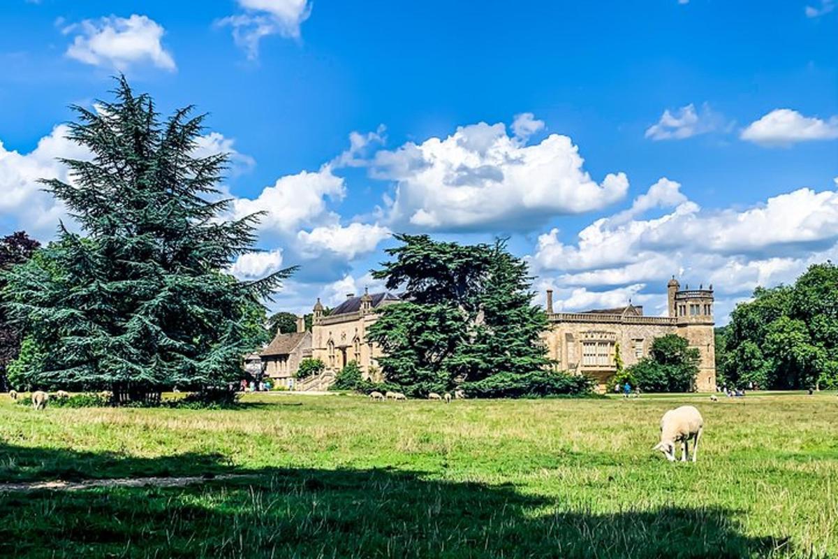 Private Tour to Stonehenge, Bath and The Cotswolds