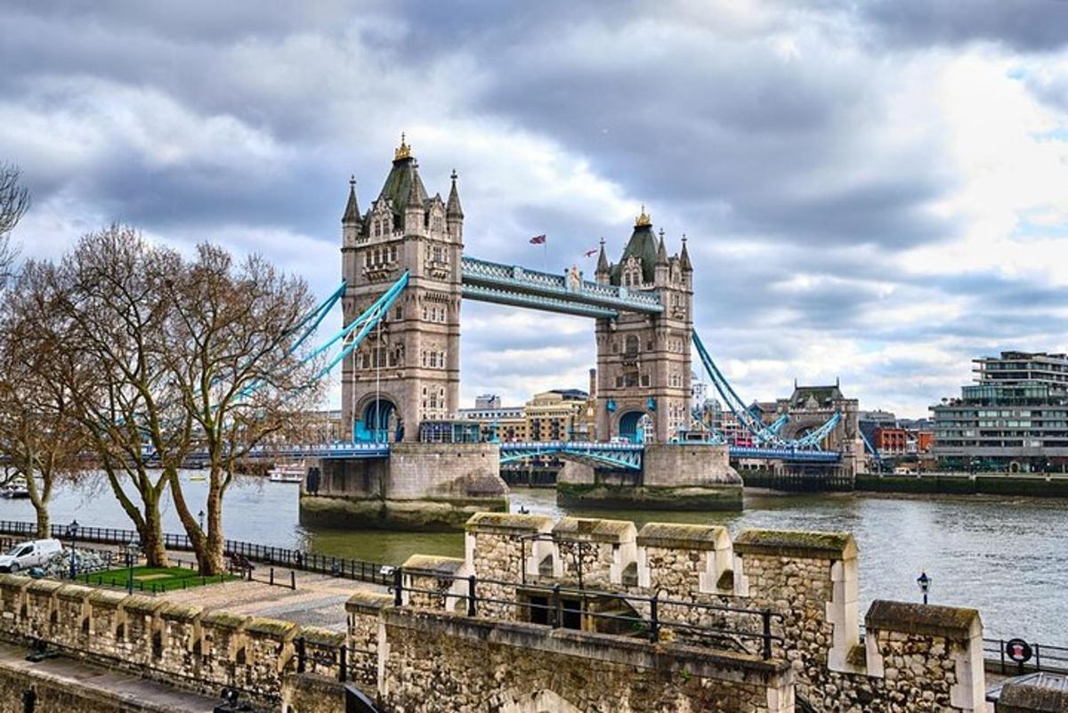 Self-Guided Audio Tour Medieval London Legends, ghosts and fire