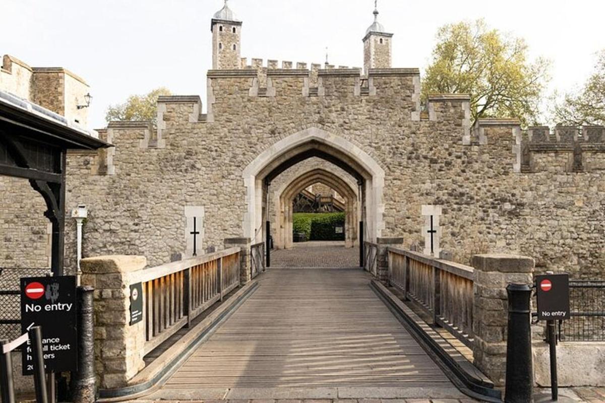 Self-Guided Audio Tour Medieval London Legends, ghosts and fire