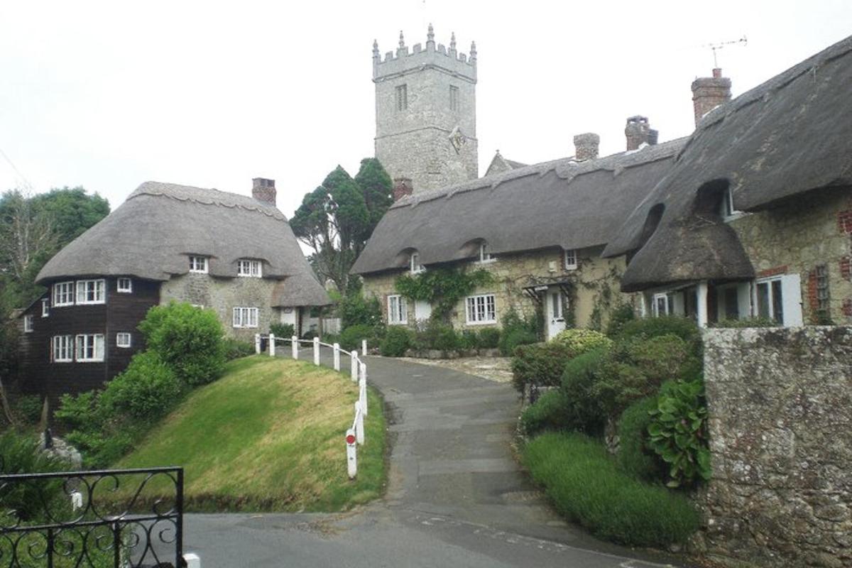 Isle of Wight Full-Day Private Tour from London
