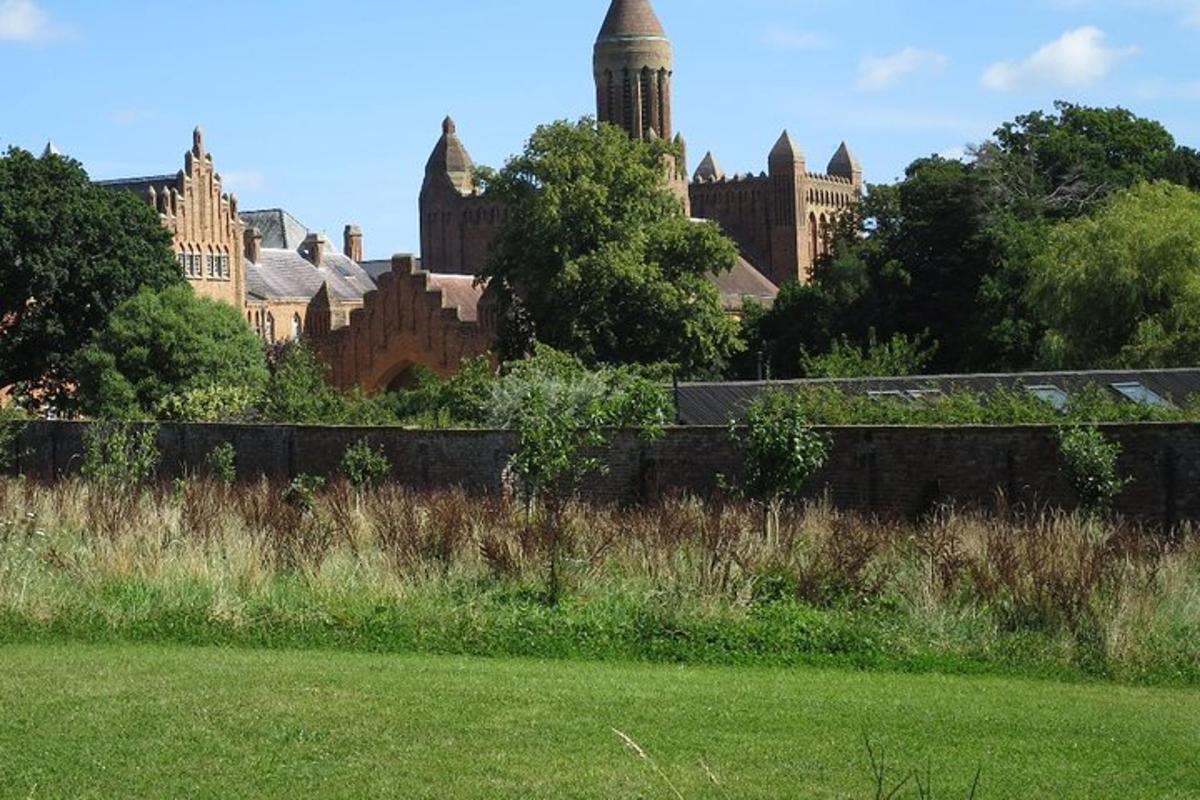Isle of Wight Full-Day Private Tour from London