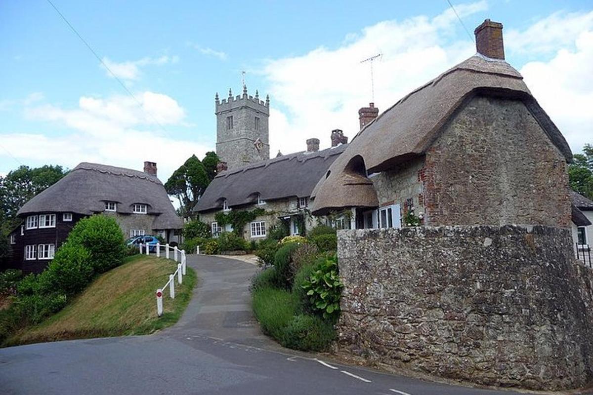 Isle of Wight Full-Day Private Tour from London