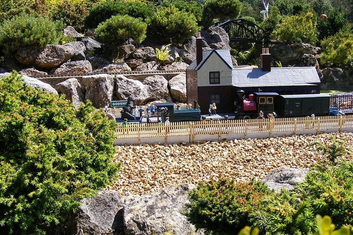 Isle of Wight Full-Day Private Tour from London