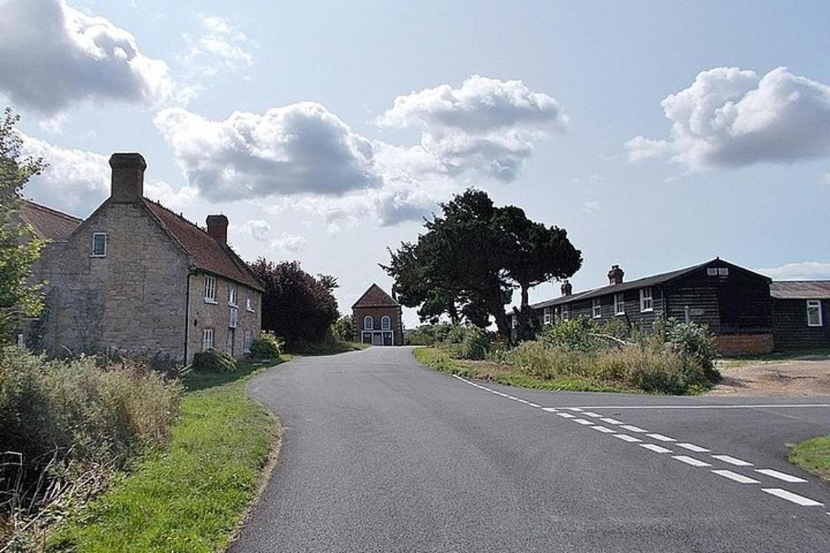 Isle of Wight Full-Day Private Tour from London