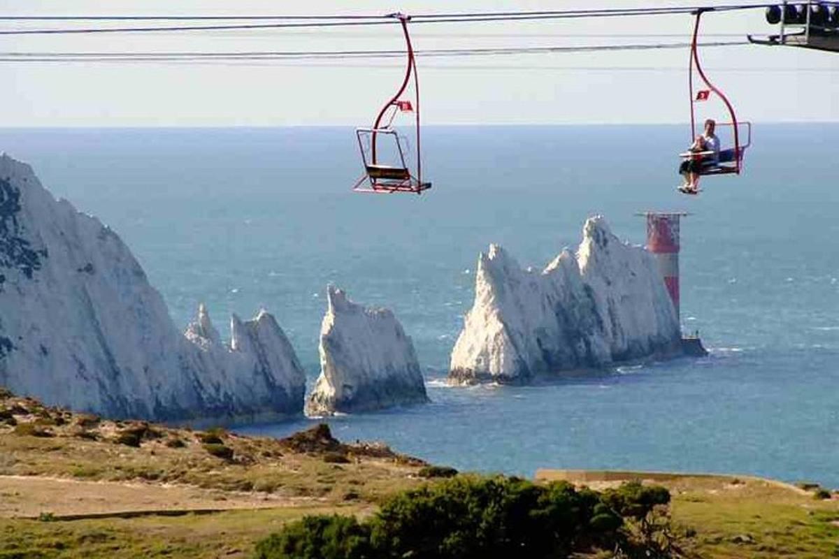 Isle of Wight Full-Day Private Tour from London