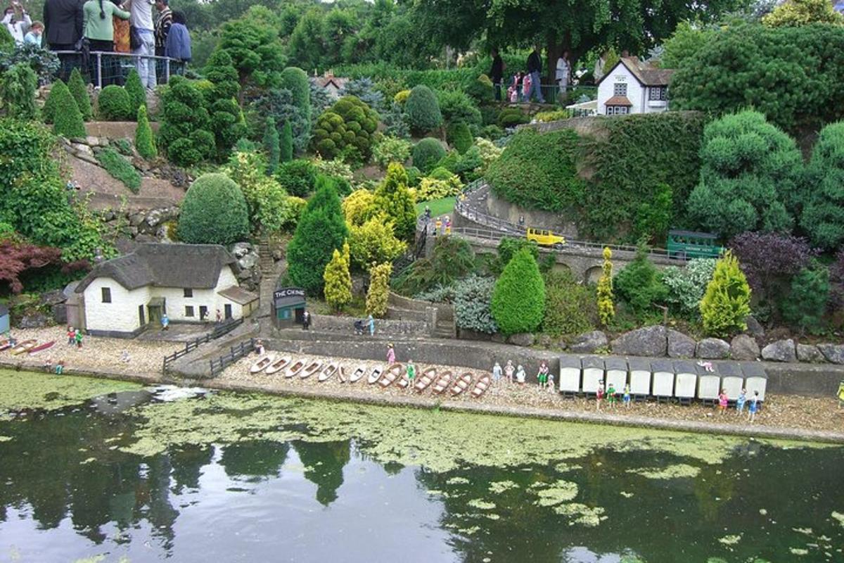 Isle of Wight Full-Day Private Tour from London