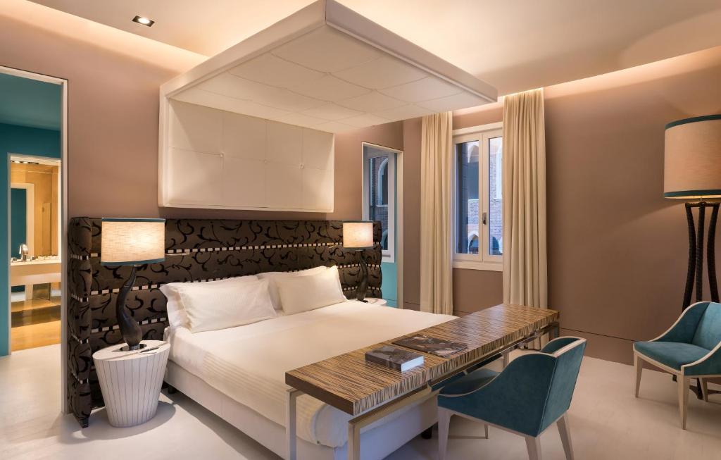 7 nights Italy bed and breakfast (Sina Centurion Palace) flights included