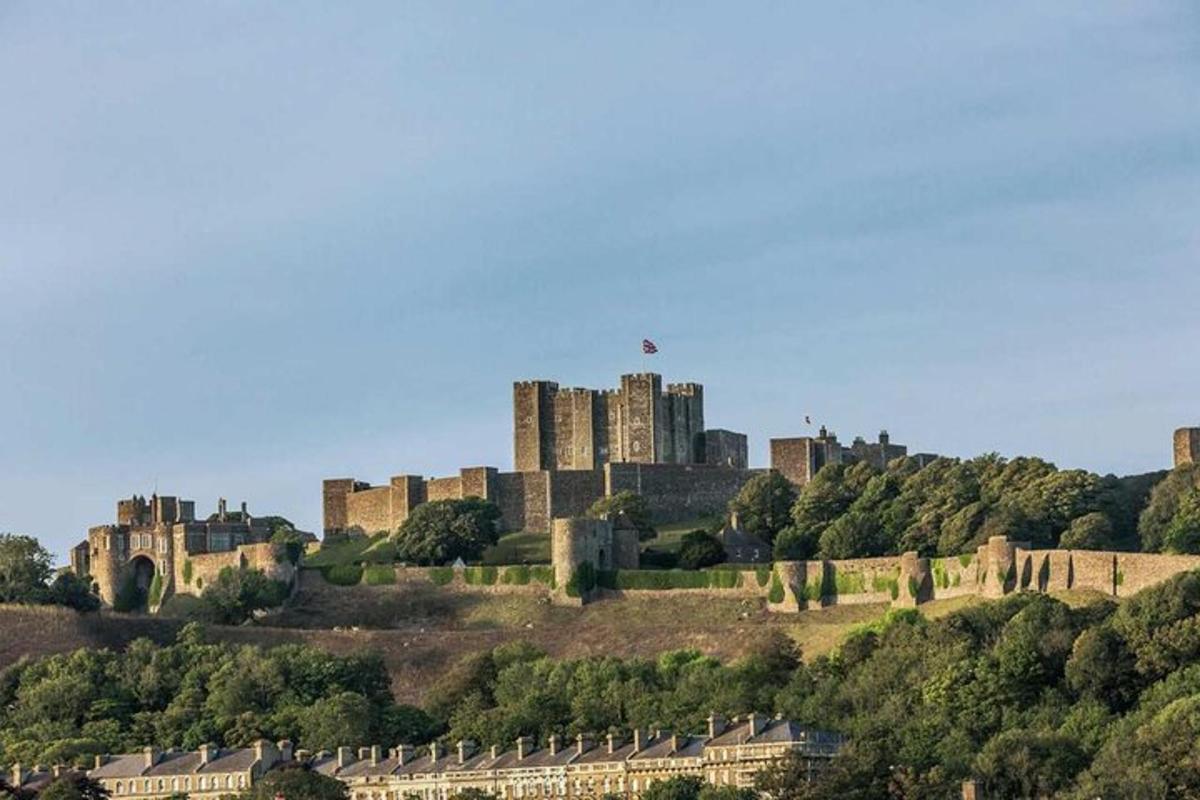 Canterbury Cathedral, Dover Castle & White Cliffs Guided Day Tour from London