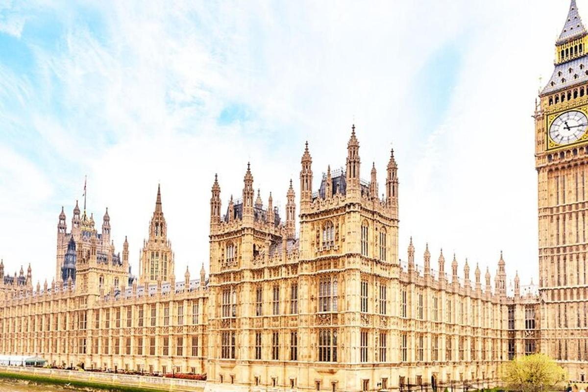 Private Audio Guided Walking Tour in London