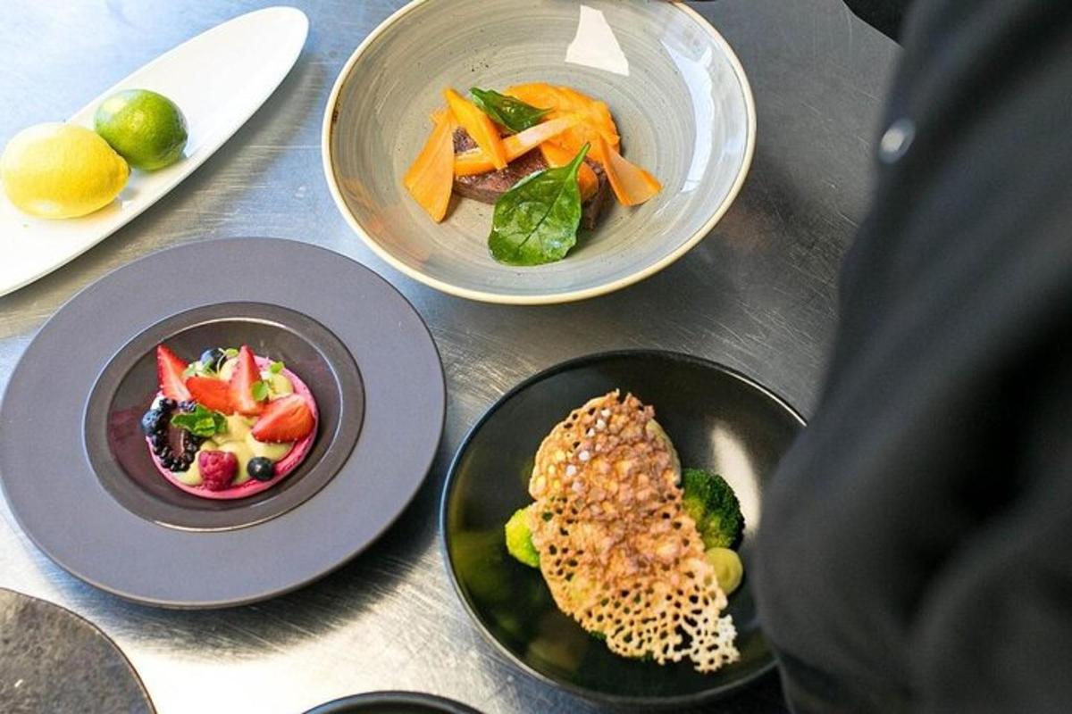 Gourmet 6-course Dinner on luxury London Bus