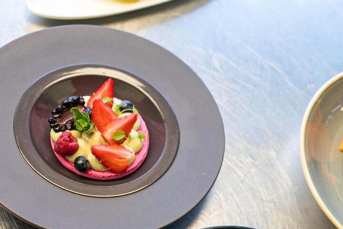 Gourmet 6-course Dinner on luxury London Bus