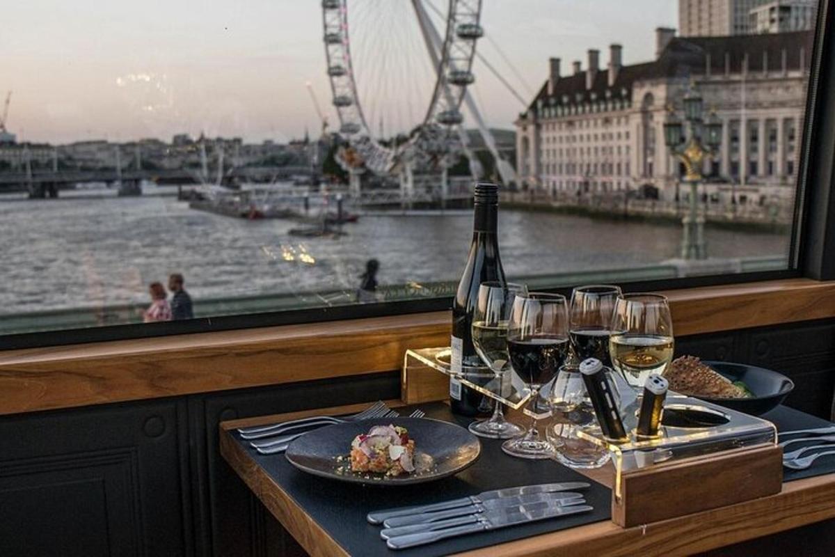 Gourmet 6-course Dinner on luxury London Bus
