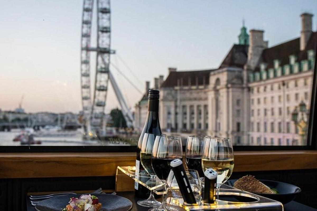 Gourmet 6-course Dinner on luxury London Bus