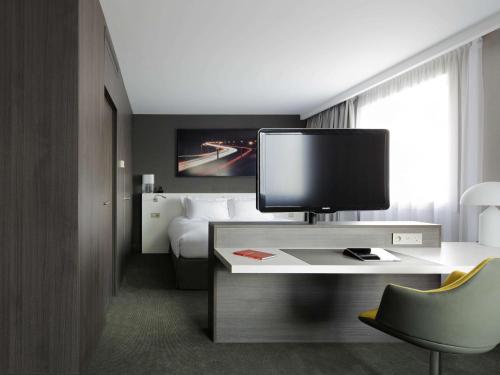 7 nights France bed and breakfast (Pullman Paris La Défense) flights included