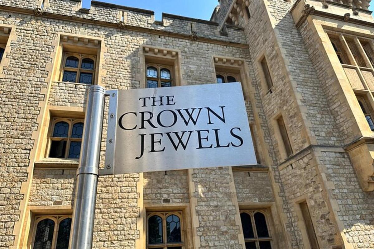 Kid-Friendly Tour Tower of London and Tower Bridge Entry